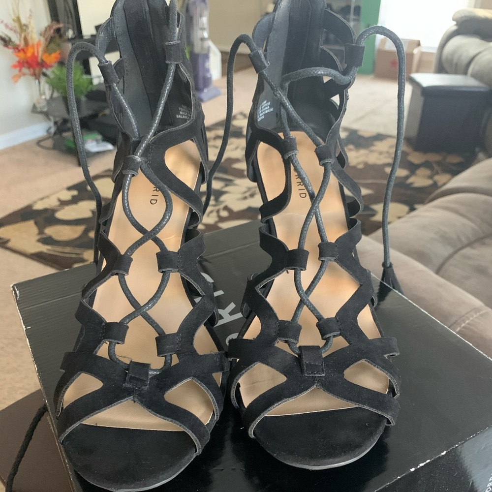 H Black Scallop Lace Up Heels